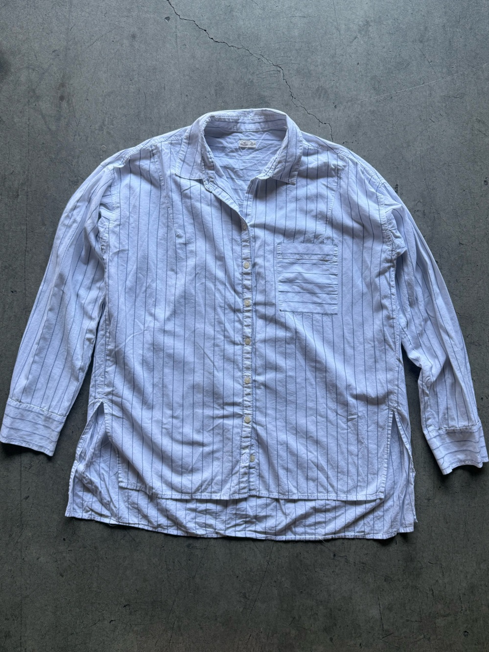 Hollister - White and Navy Long Sleeve Button Down Women's Size M - 100% cotton